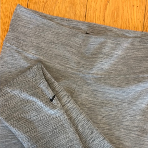 EUC Nike Heathered Gray dry fit Leggings - Picture 2 of 5
